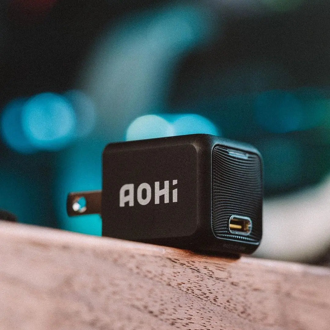 AOHI-Magcube-30W-the-World-s-Smallest-30W-Fast-Charger AOHi