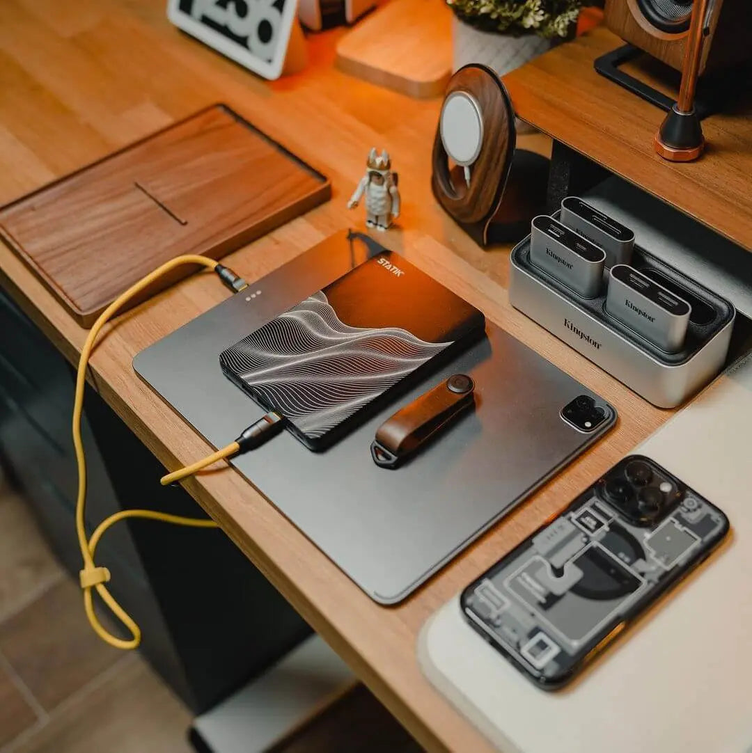 AOHI-Future-Cable-A-dazzling-design-with-240W-of-super-charging-power-quickly-charges-your-devices AOHi